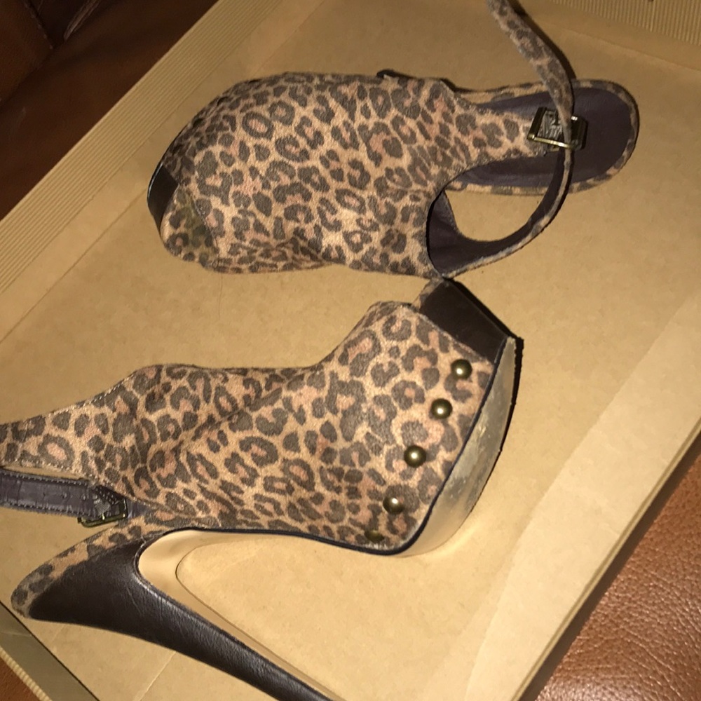 Leopard Style High Heels - Picture 2 of 6